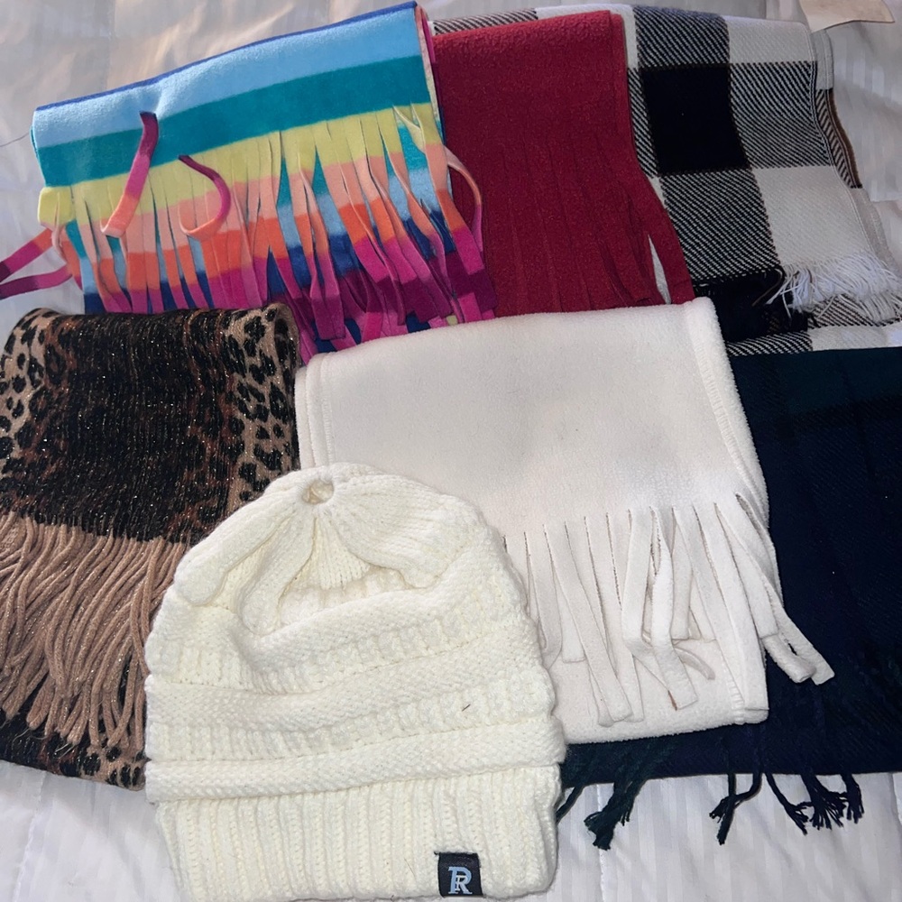 LADIES SCARFS  AND HAT
